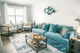 6247 Lucille Dr in North Charleston, SC - Building Photo - Building Photo