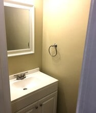 2339 Rockspring Rd in Toledo, OH - Building Photo - Building Photo