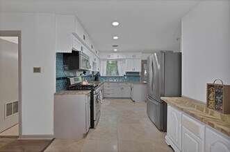 5100 Cockrell Ave in Fort Worth, TX - Building Photo - Building Photo