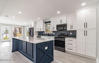 2252 Lake Shore Blvd in Jacksonville, FL - Building Photo - Building Photo
