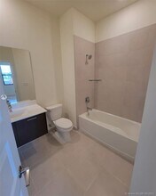 7915 NW 104th Ave-Unit -25 in Doral, FL - Building Photo - Building Photo