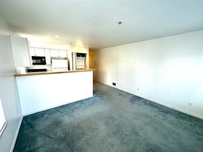 931 N 86th St, Unit 201 in Seattle, WA - Building Photo - Building Photo