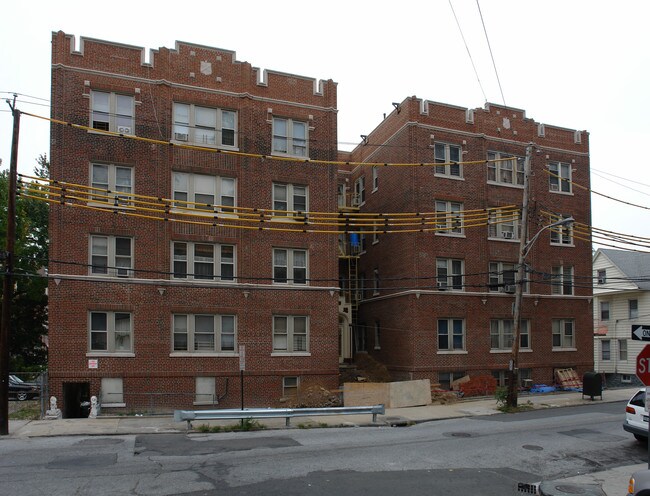 637-643 Van Cortlandt Pk Ave in Yonkers, NY - Building Photo - Building Photo