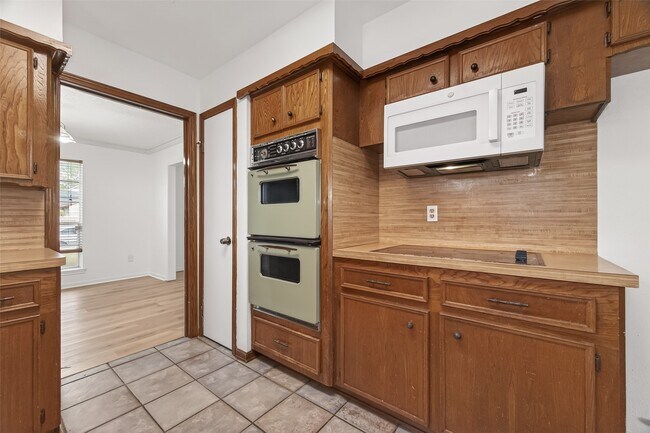 property at 13335 Trompilla Ln