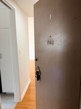 1835 CAMDEN AVE. LP in Los Angeles, CA - Building Photo - Interior Photo