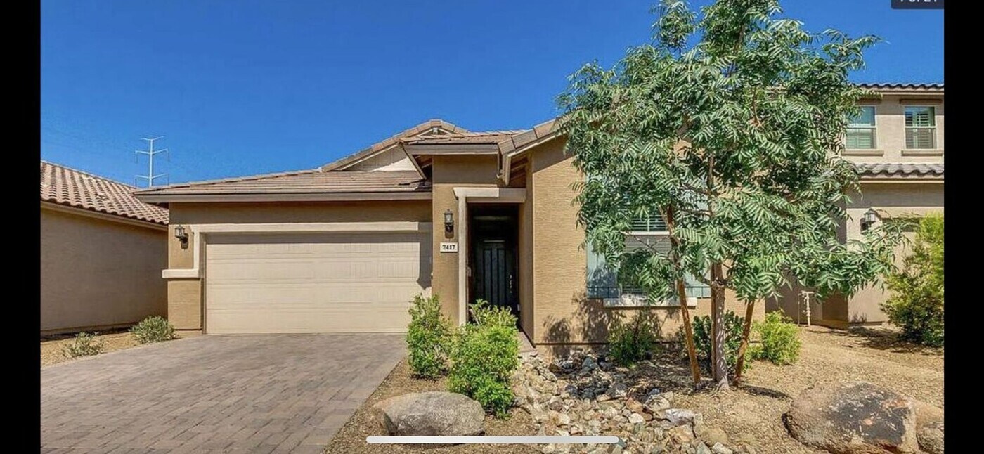 7417 S 27th Run in Phoenix, AZ - Building Photo