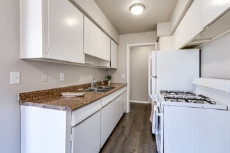 Como Court in Minneapolis, MN - Foto de edificio - Interior Photo