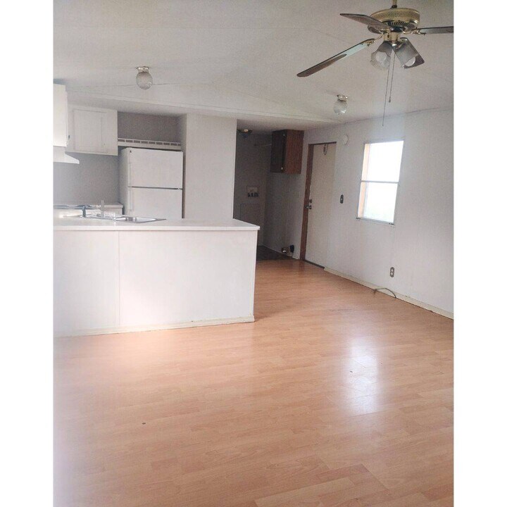 2301 Parrott Dr in Florence, SC - Building Photo