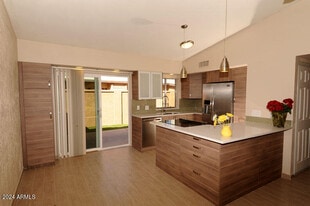 1320 E Bethany Home Rd in Phoenix, AZ - Building Photo