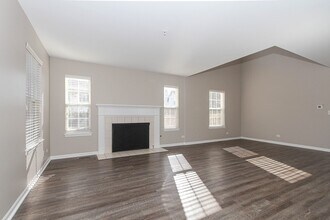 2465 Frost Dr in Aurora, IL - Building Photo - Building Photo