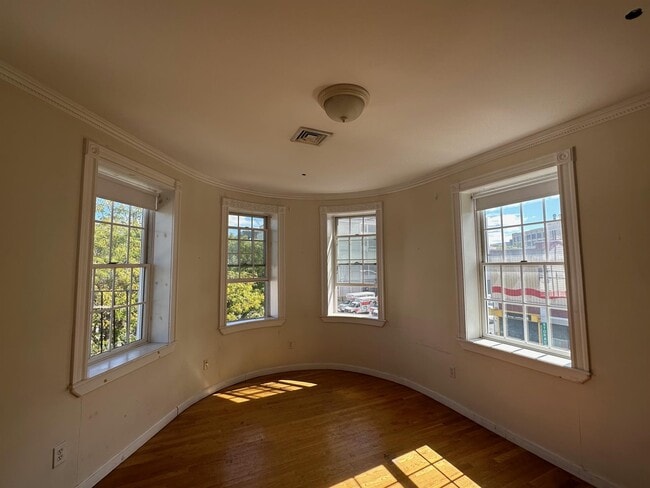 4 Bishop Richard Allen Dr, Unit 2