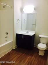 6 Alice Wagner Wy-Unit -17 in Niskayuna, NY - Building Photo - Building Photo