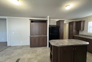 105 Nicole Ct in Howell, MI - Building Photo