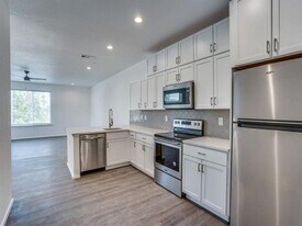 3275 Dallas St in Dallas, TX - Building Photo