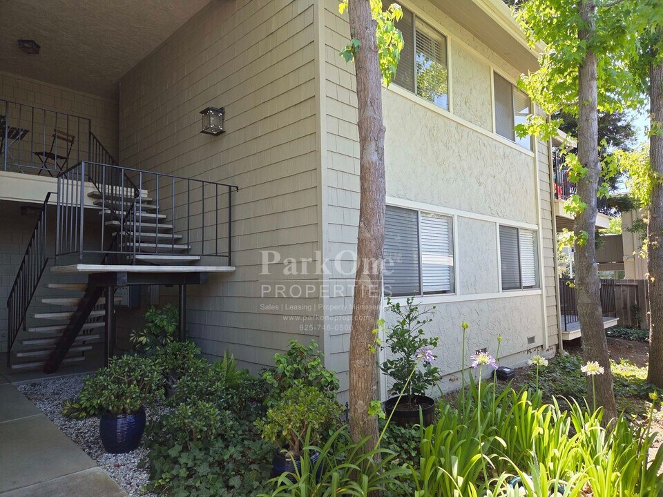 1050 Wesley Ct in Walnut Creek, CA - Building Photo