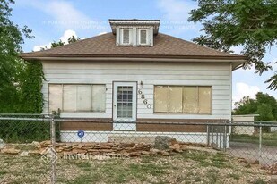 6860 Magnolia St in Commerce City, CO - Building Photo