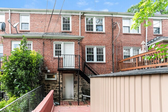 6111 Parkway Dr in Baltimore, MD - Building Photo - Building Photo