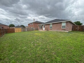 8119 Lost Canyon Trail in Arlington, TX - Building Photo - Building Photo