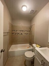 119 E Amador St in Fresno, CA - Foto de edificio - Building Photo