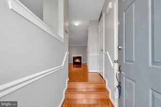 4207 Devonwood Way in Woodbridge, VA - Building Photo - Building Photo