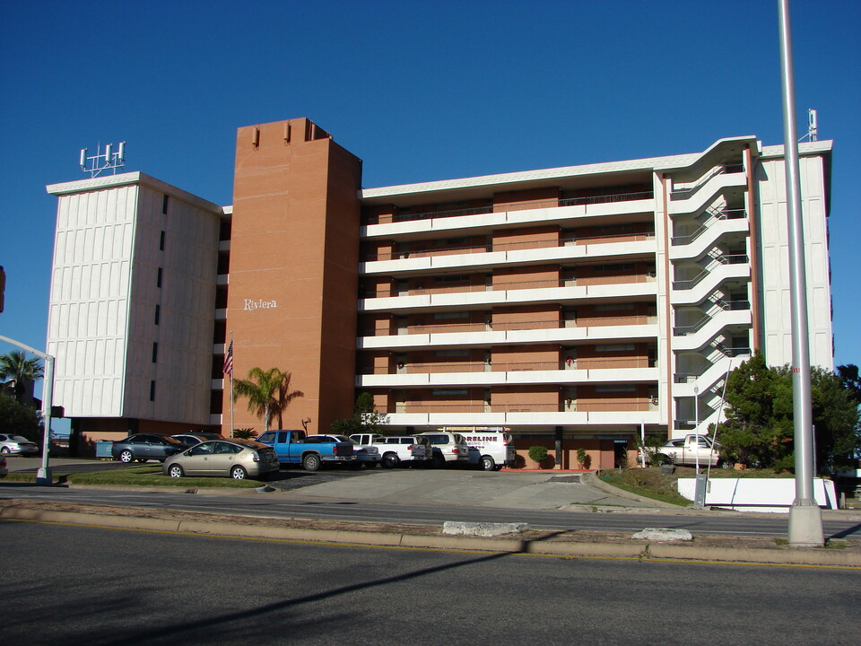 Riviera Condominiums in Corpus Christi, TX - Building Photo