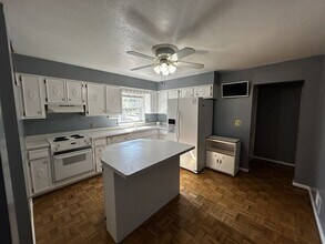 4800 Famous Way in Louisville, KY - Building Photo - Building Photo
