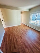 47 Orchard St, Unit B in Amesbury, MA - Foto de edificio - Building Photo