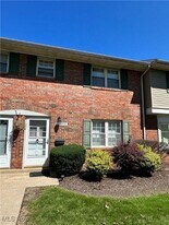 31624 N Marginal Dr in Willowick, OH - Building Photo