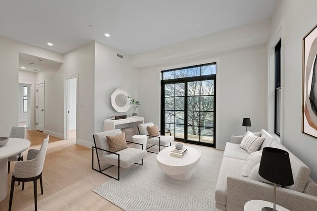 224 W 9th St, Unit 4 in Boston, MA - Foto de edificio - Building Photo