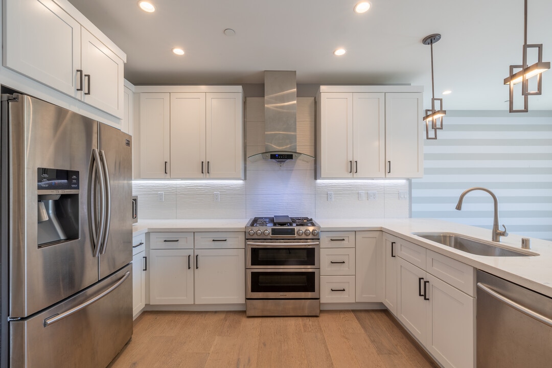520 El Camino Real in San Carlos, CA - Building Photo