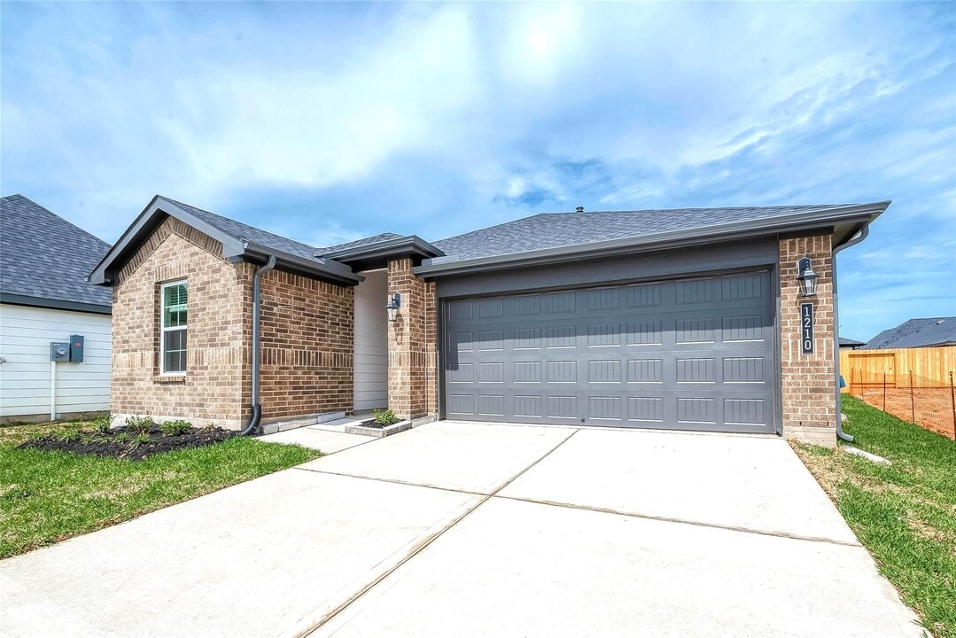 1210 Via Del Corso Ln in Richmond, TX - Building Photo