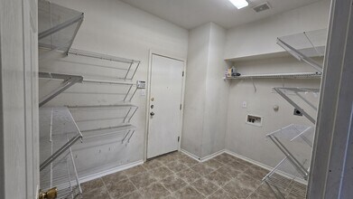 16902 Graham Walk in San Antonio, TX - Foto de edificio - Building Photo