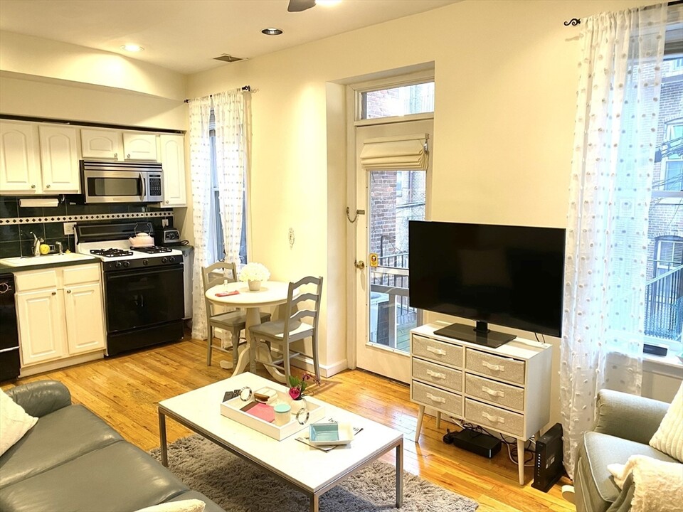 583 Tremont St, Unit #1 in Boston, MA - Building Photo