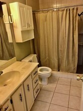 1005 W Caprock St in Hobbs, NM - Building Photo - Building Photo