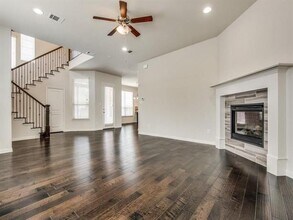 447 Renaissance Ln in Irving, TX - Building Photo - Building Photo