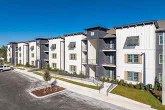 Pointe Grand Spring Hill in Spring Hill, FL - Building Photo - Building Photo