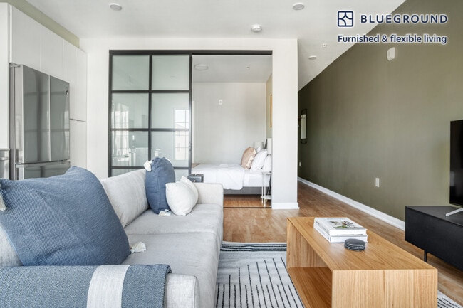 2210 Wisconsin Ave NW-Unit -FL4-ID548 in Washington, DC - Foto de edificio - Building Photo