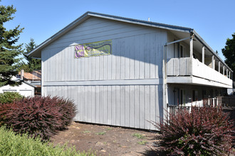 Willow Terrace Apartments in Portland, OR - Building Photo - Building Photo