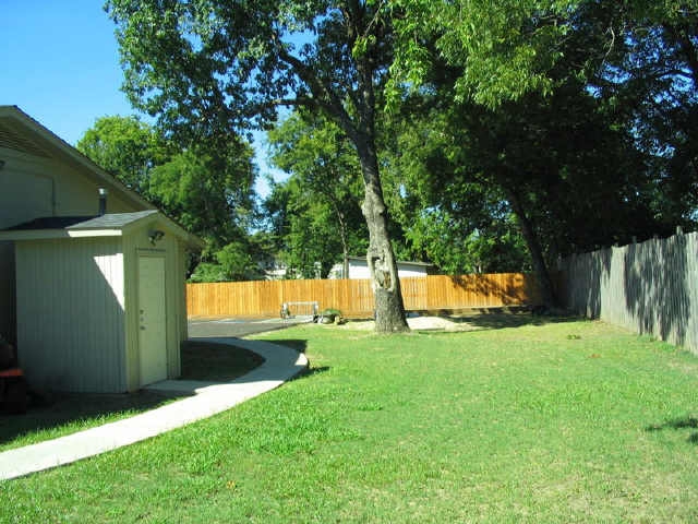 214 Locust St in Sulphur Springs, TX - Building Photo - Building Photo