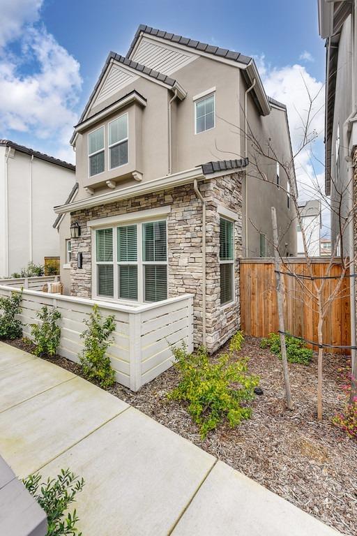 2355 Jay King Walk in Sacramento, CA - Building Photo - Building Photo