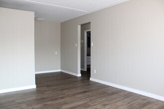 Oliver 2 Apartments in Edmonton, AB - Building Photo - Building Photo