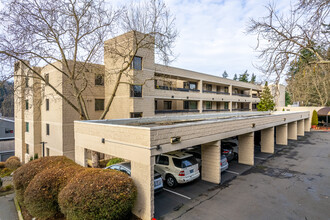 Waverly Yacht Club Condos in Portland, OR - Building Photo - Building Photo