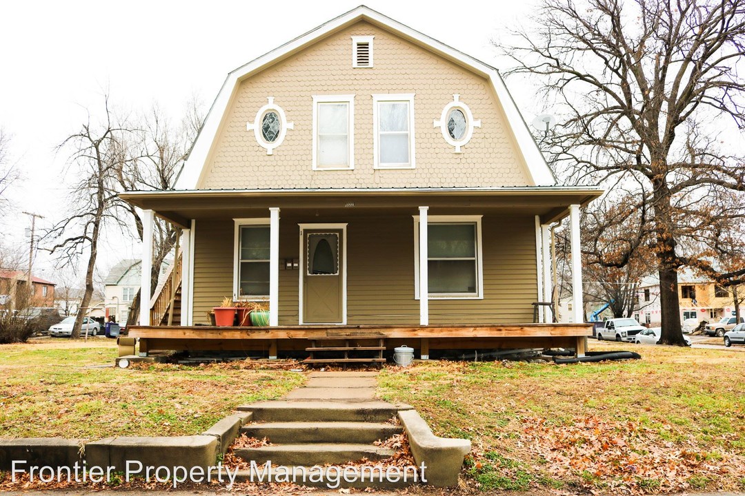 1000 Osage St in Manhattan, KS - Building Photo