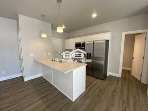 250 NW Greenway Pl in Waukee, IA - Building Photo - Building Photo