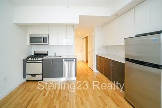 11-05 30th Rd-Unit -2A in Queens, NY - Foto de edificio - Building Photo