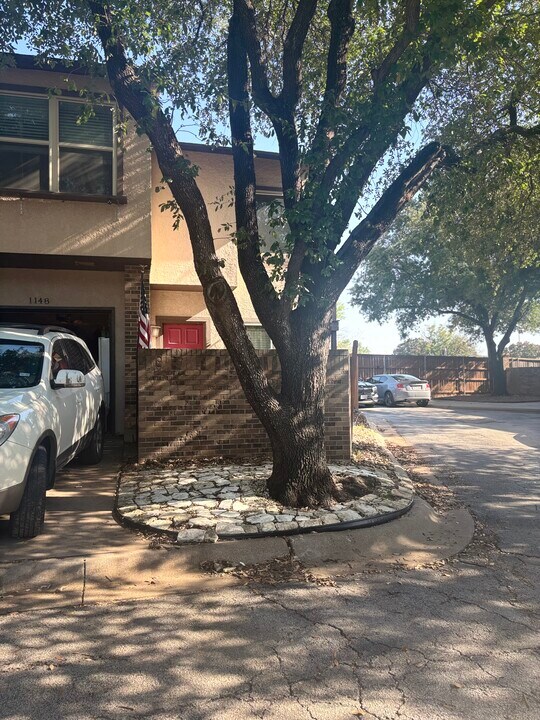 1148 White Lake Ct in Fort Worth, TX - Foto de edificio