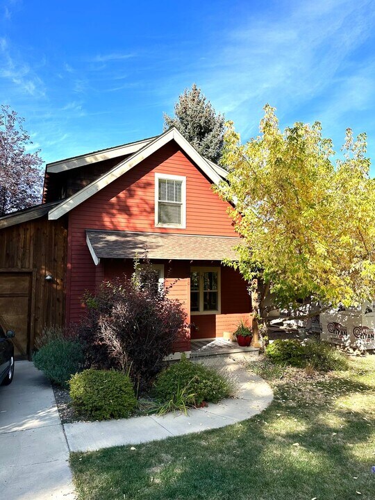 970 NE Jones Rd in Bend, OR - Building Photo