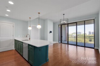 701 Royal Ct in Charlotte, NC - Foto de edificio - Building Photo