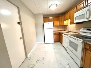 4 Hawes St in Revere, MA - Building Photo - Building Photo