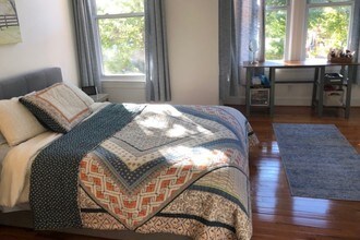 703 13th St NE, Unit A in Washington, DC - Foto de edificio - Building Photo